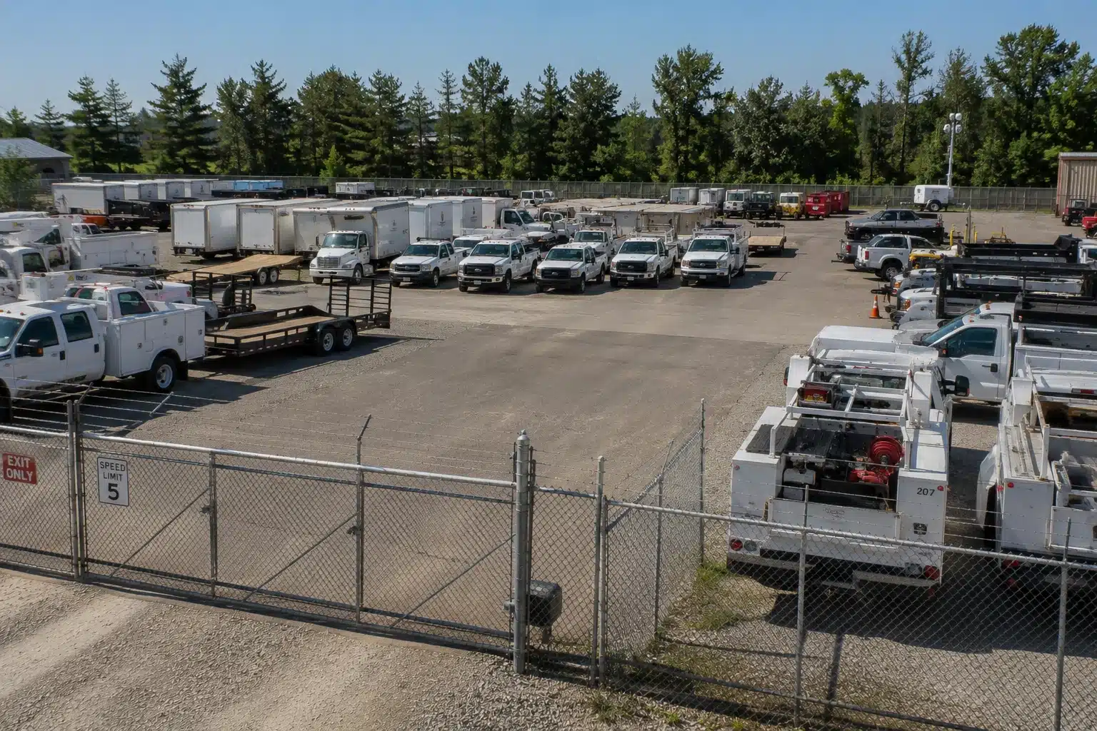 Fleet maintenance service truck at job site